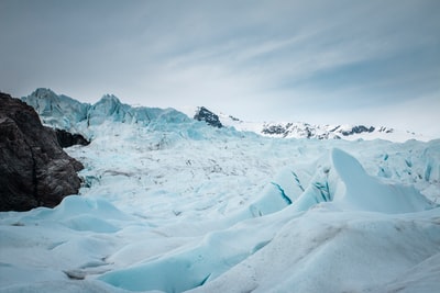 白昼雪山